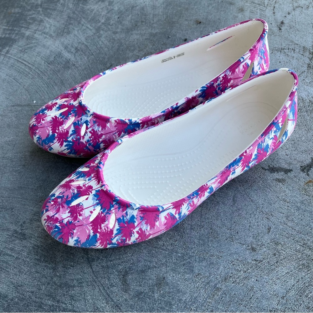 Crocs Kadee Womens Palm Tree Round Toe Comfort Foam Ballet Flat Pink Blue Size 7